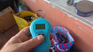 Собираю алюминиевые банки.