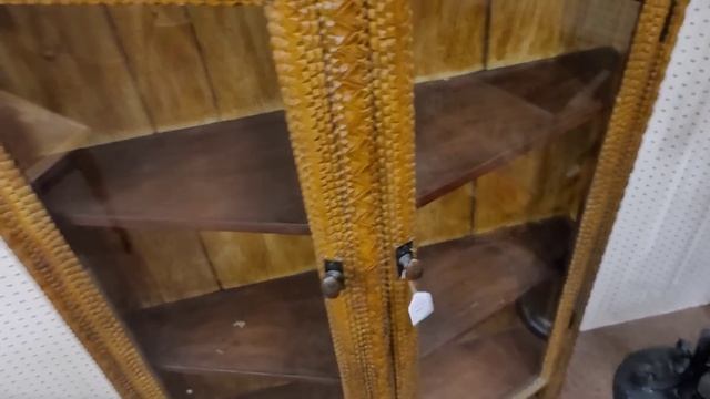 The BEST Antique Mall I Have EVER Been Too - Vintage & Antiqie Shopping - Medina Ohio