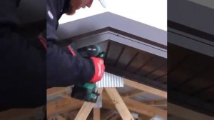 Установка торцевой планки. Коньковое соединение.