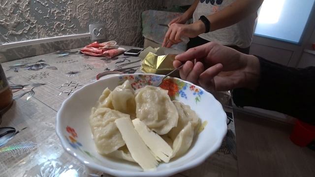 Влог: Дыра в стене / Машина замёрзла / Вкусный ужин / смотреть онлайн