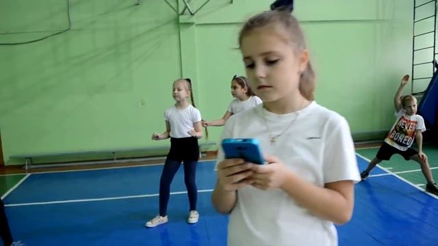 Mannequin Challenge (61 школа 3А класс) смотреть онлайн