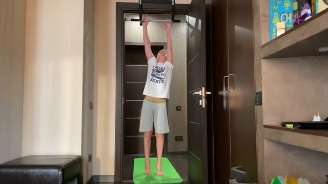 92-й день челленджа «365 дней спорта без остановок» Тренировка на плечи!!! смотреть онлайн