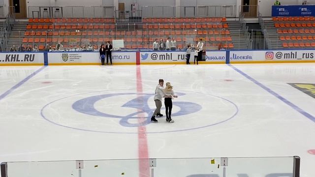 Школа фигурного катания «Наши надежды» отмечали праздник «День Победы» #Татьяна Навка # с 09.05 смотреть онлайн