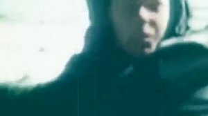 «Я ухожу» - сказал парнишка ей сквозь грусть