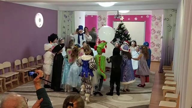 Новогодний утренник 2017. Группа Веночек. Садик "Истоки". 7/10 смотреть онлайн