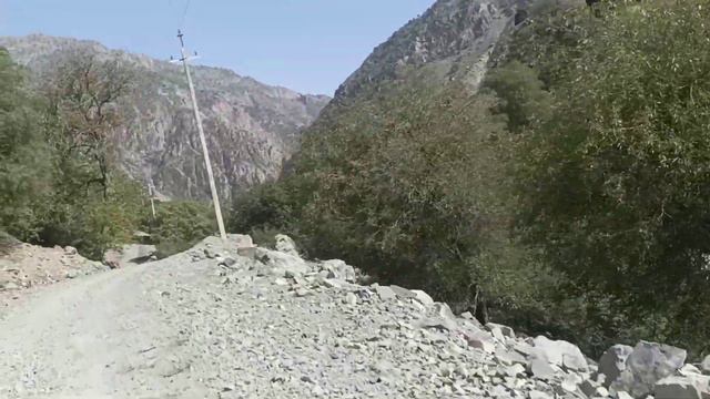 Манзараи Точикистон кухи. Точикистон дарёи Каратог