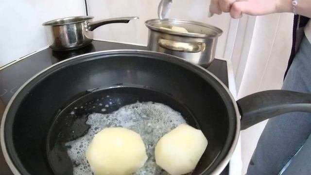 Живём в деревне \ Дочка приехала готовим обед! \ Вкусная курица на соли. смотреть онлайн