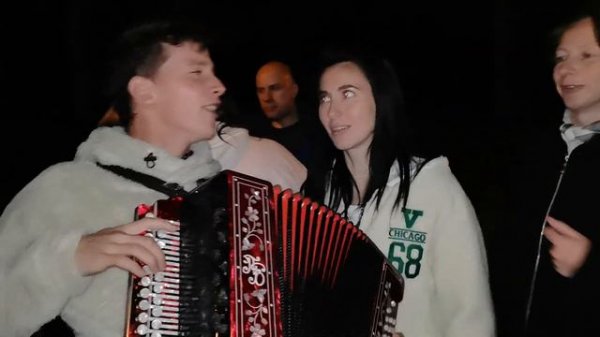 Измайловский пятачок, Гармонист Илья Хватков и ансамбль ДоброЯр