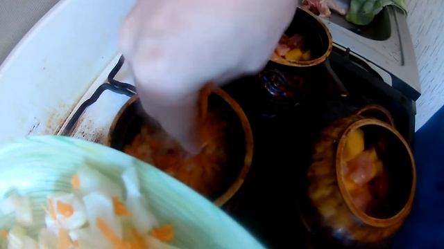 Картофель с курицей в горшочках!