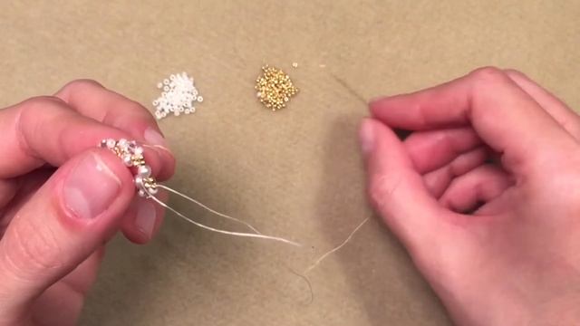 DIY Серьги из бисера снежинки. Серьги из жемчуга. Beaded earrings. смотреть онлайн
