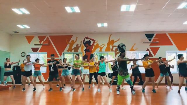 FUMARATTO | ME PROVOCAS FT. VALKA | ZUMBA CHORIE | zinTm RAVI VERMA VIETNAM смотреть онлайн