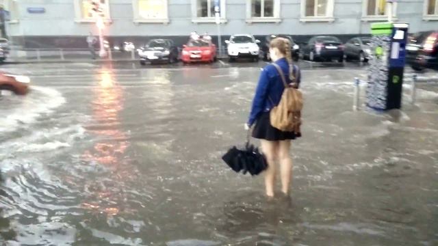 Последствия вечернего ливня в Москве 27 июля 2015 смотреть онлайн