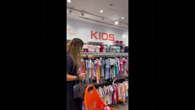 Brand Bazaar Khalidiya Mall, Abu Dhabi ll Em Serrano Vlog смотреть онлайн