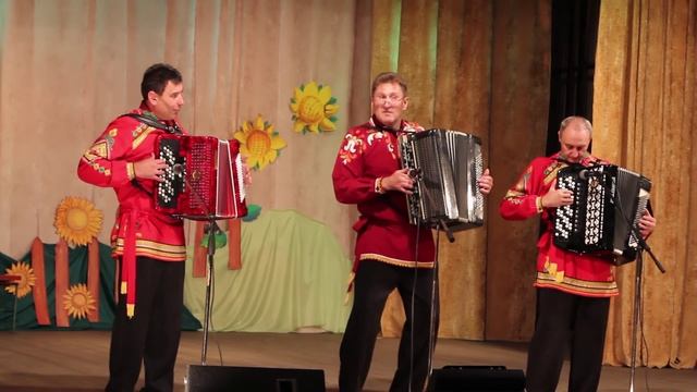 Ансамбль "Сударушка" и наши баянисты-виртуозы :-)) Дом досуга, г.Алейск, 01.10.13 смотреть онлайн