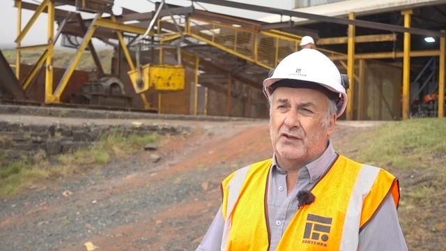 The UK's last aerial ropeway uses no power, moves 300 tonnes a day, and will be gone by 2036. смотреть онлайн