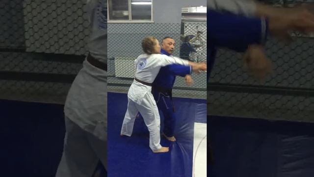 Самозащита для девочек от нападения смотреть онлайн