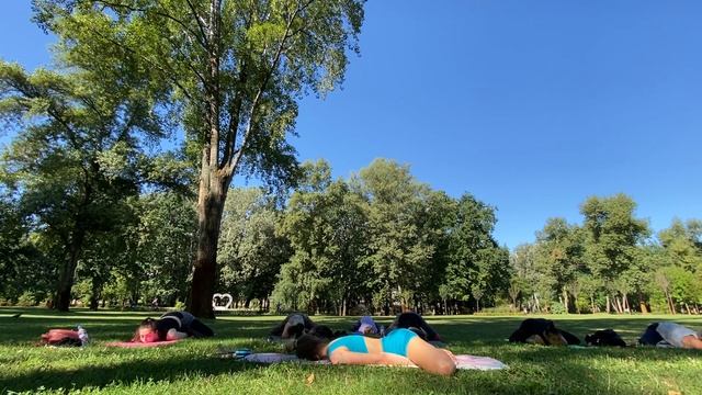 Йога в Парке. Растяжка. Хануманасана. Самаконасана. смотреть онлайн