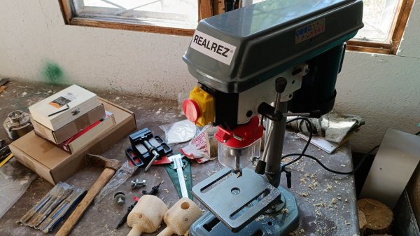 распаковка и сборка! взял бюджетный Сверлильный станок REALREZ REZ-HDP1301 в начинающую столярку