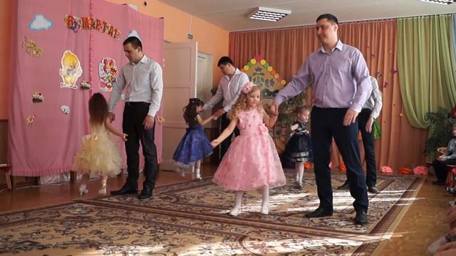 Танец с папами (средняя группа) смотреть онлайн
