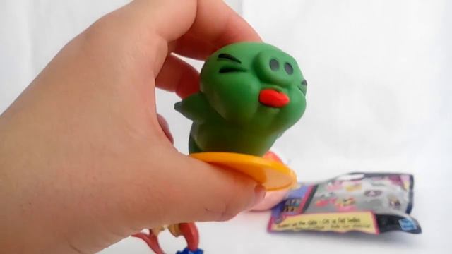 Открываем новинки! Пакетики LPS, тролли, шоколадные яйца и киндер джой! смотреть онлайн