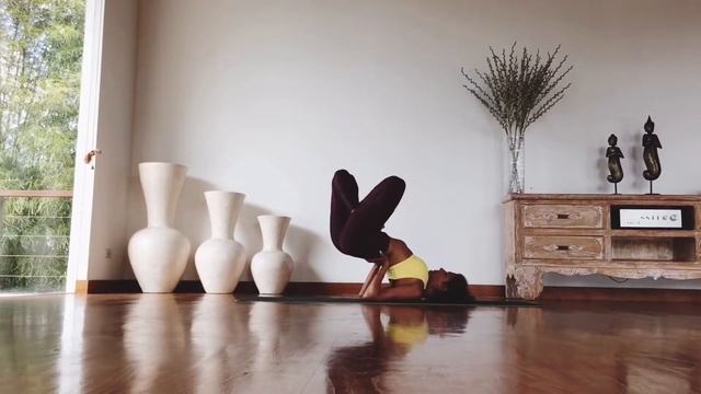 Падма Маха Халасана, Урдхва Падма Сарвангасана, Паршва Урдхва Падма Сарвангасана (скрутки). смотреть онлайн