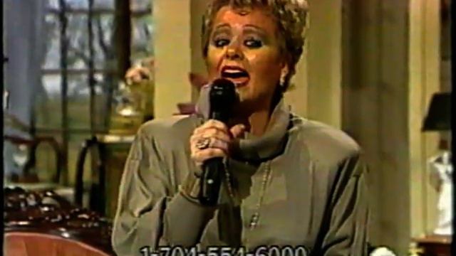 Tammy Faye Bakker sings Somebody Touched Me смотреть онлайн