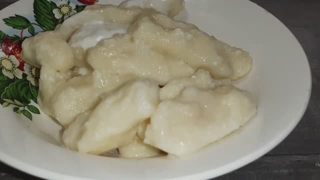 Ленивые варенички по рецепту мамы Раи из тик-ток! Самый простой рецепт ленивых вареников. (720p).mp4