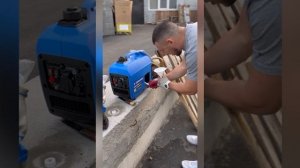 Как слить масло с инверторного генератор и сделать ТО, лайфХак замена масла, слив в бутылку #dinkin