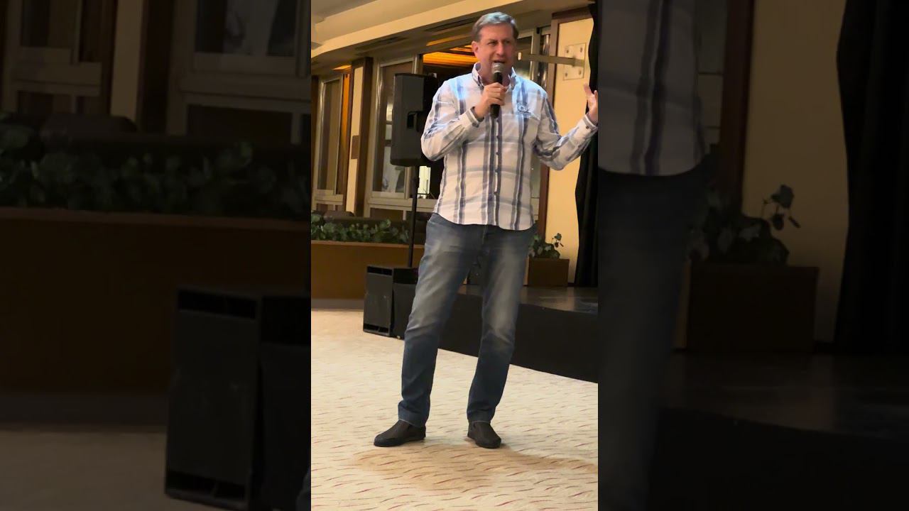 Александр Вулых читает стихи "Провинциальный роман", "Спортволна 2023" смотреть онлайн