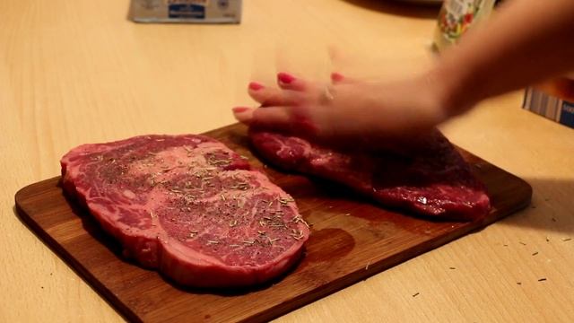 Рецепт - Стейк от videokulinaria.ru смотреть онлайн