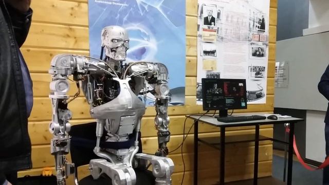 Антропоморфный робот Терминатор Т-800 смотреть онлайн