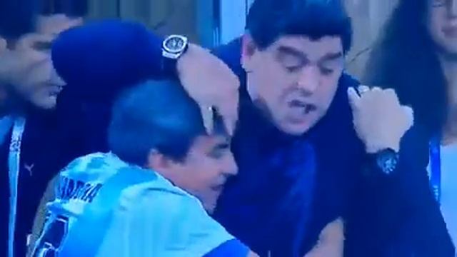 Марадона радуется победе сборной Юмаринки от Маринки 059 смотреть онлайн