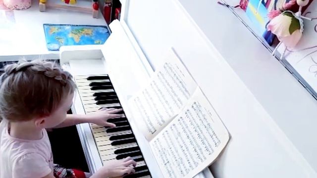 Голубева Майя (7 лет) - Э. Григ смотреть онлайн