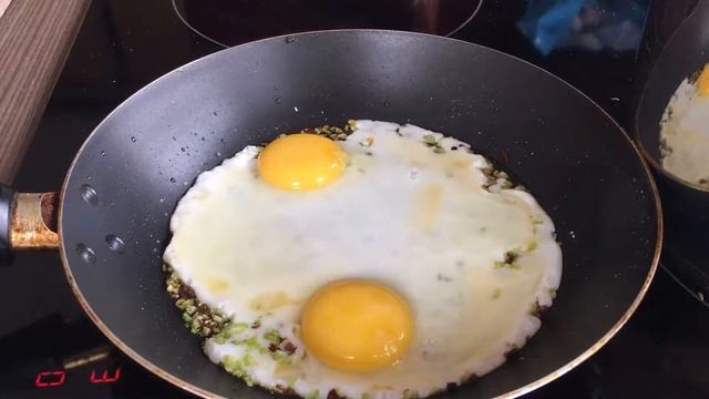 Как приготовить идеальную яичницу глазунью смотреть онлайн