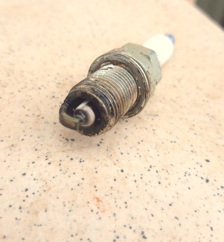 Почему заливает свечи? Одна из причин смотреть онлайн