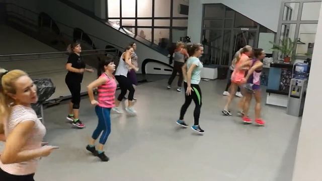 Zumba - тренер Дарья Буховец. смотреть онлайн