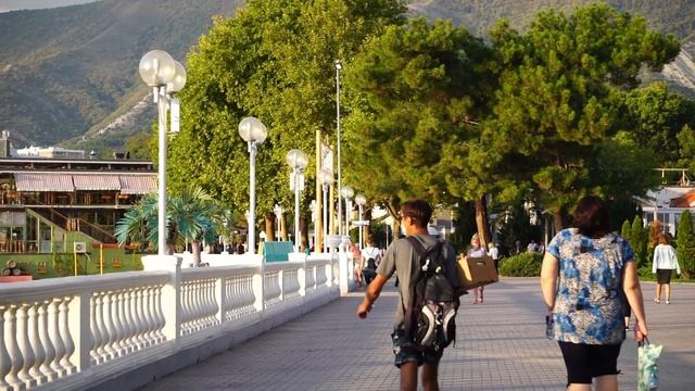 #Геленджик. Особенный закат на самой красивой набережной. Символ города - невеста. смотреть онлайн
