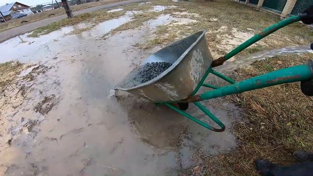 Откуда масляные пятна на воде в колодце смотреть онлайн