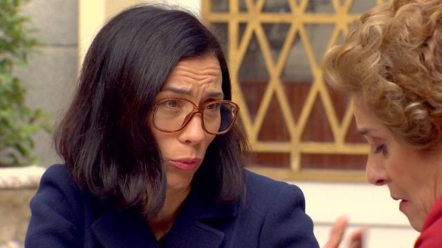 El fin de una etapa: Manolita decide vender su supermercado para pagar la multa de Lola смотреть онлайн