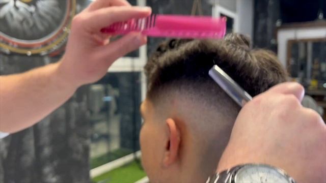 ASMR Классическая мужская стрижка /Classic Men's Haircut: смотреть онлайн