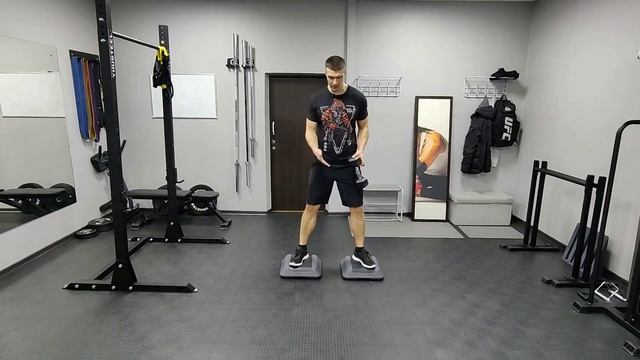 Плие приседание с гантелью смотреть онлайн