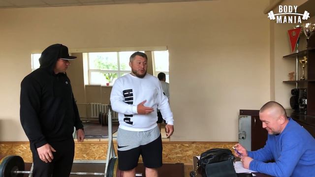 Вот что бывает когда новичок дерётся с проф бойцом! Это надо видеть смотреть онлайн