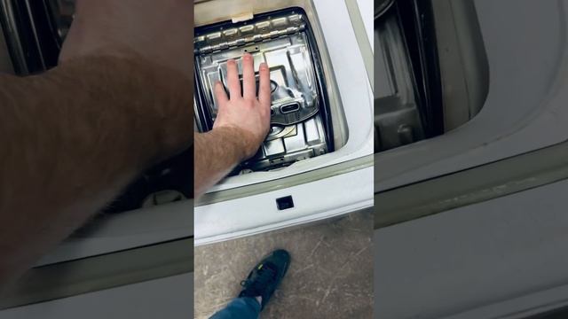Стиральная машина вертикальной загрузки Ariston. Производство Италия смотреть онлайн