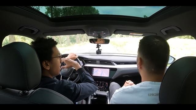 De nieuwste Audi Q8 e-tron 2023 & Alles over elektrisch rijden met ehabautos! | EmreDrives смотреть онлайн