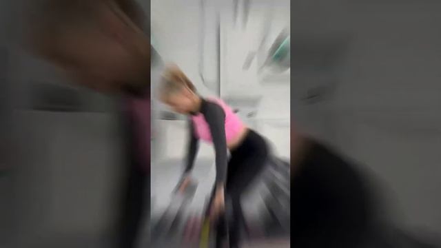 Спина и плечи. Упражнения для спины в домашних условиях #тренировкадома #похудениевдомашнихусловиях смотреть онлайн