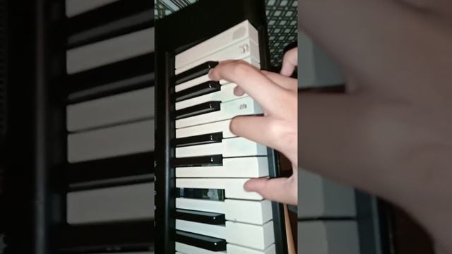 Кто ещё не умеет играть эту песню,я могу вас научить💗 смотреть онлайн