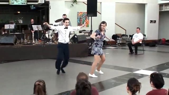 ДЕВУШКА ПРОСТО ОГОНЬ!!! СУПЕР ТАНЕЦ! `Вишня в саду!` ?♫ ПОЗИТИВ на 100% смотреть онлайн