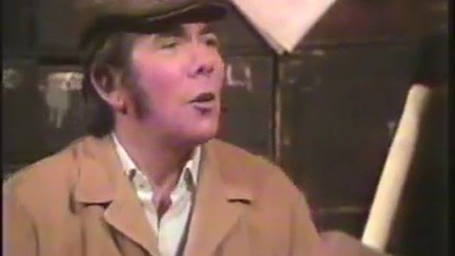 Two Ronnies Four Candles - Hardware Shop Sketch 1976 смотреть онлайн