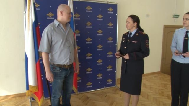 В Орловской области сотрудники полиции вручили российские паспорта гражданам, прибывшим из ДНР смотреть онлайн