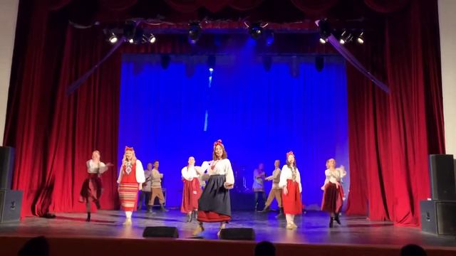 «Не в лабутенах, а в восхитительных лаптях»